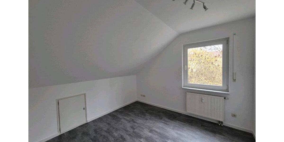 Dachgeschoßwohnung Lauenau - 4 Zimmer, 93 m&sup2;, 275.000&euro; | Angebot:25880930