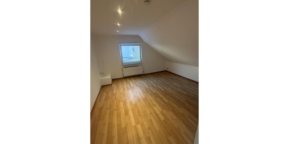Einfamilienhaus Hannover Buchholz-Kleefeld - 4 Zimmer, 180 m&sup2;, 1.800&euro; | Angebot:25317180