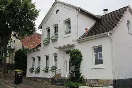 Haus Barsinghausen - 8 Zimmer, 254 m&sup2;, 398.000&euro; | Angebot:23759398