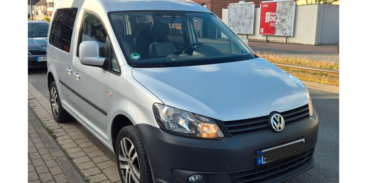 VW Caddy 146.000 km 9.900 &euro; laatzen 30880
