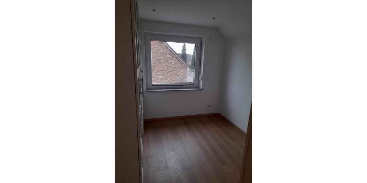 Dachgeschoßwohnung Isernhagen - 3 Zimmer, 75 m&sup2;, 800&euro; | Angebot:25892719