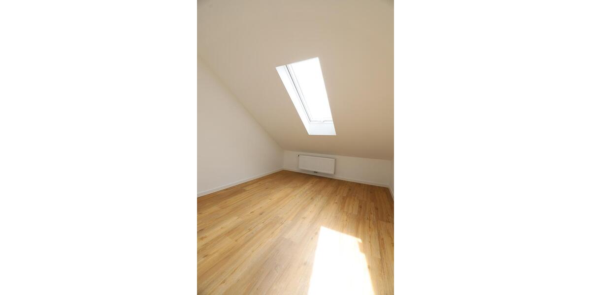 Dachgeschoßwohnung Hannover Bothfeld-Vahrenheide - 4 Zimmer, 84 m&sup2;, 209.000&euro; | Angebot:27122032
