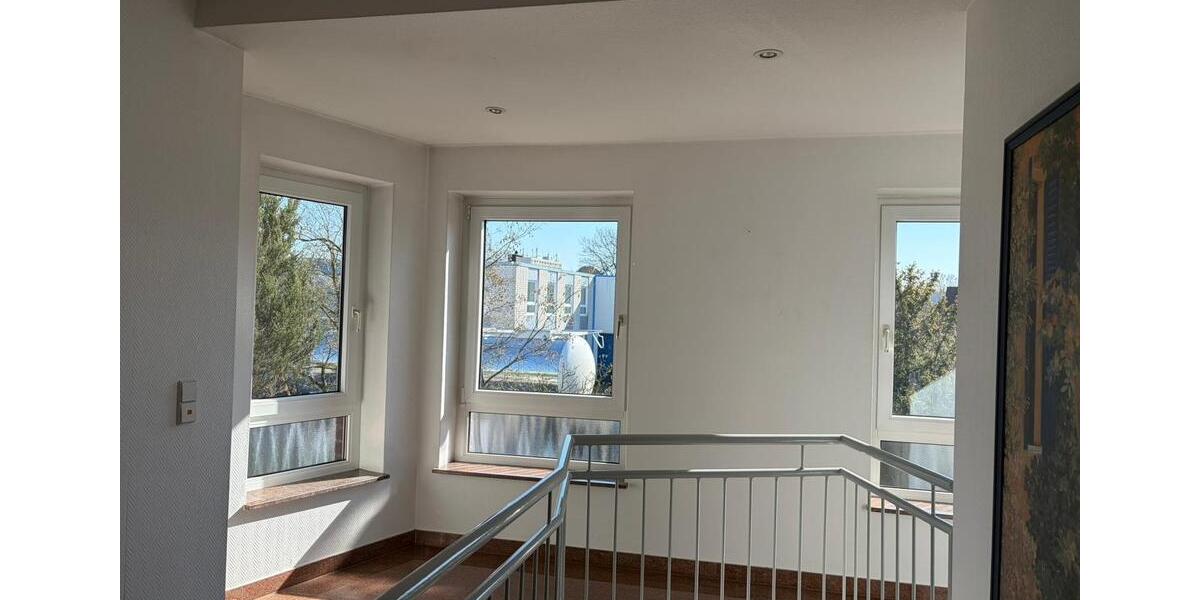 Etagenwohnung Garbsen Berenbostel - 7 Zimmer, 230 m&sup2;, 2.300&euro; | Angebot:25782516