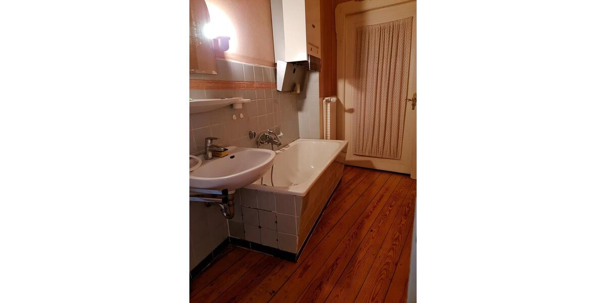 Etagenwohnung Stadthagen - 6 Zimmer, 150 m&sup2;, 1.275&euro; | Angebot:25995460