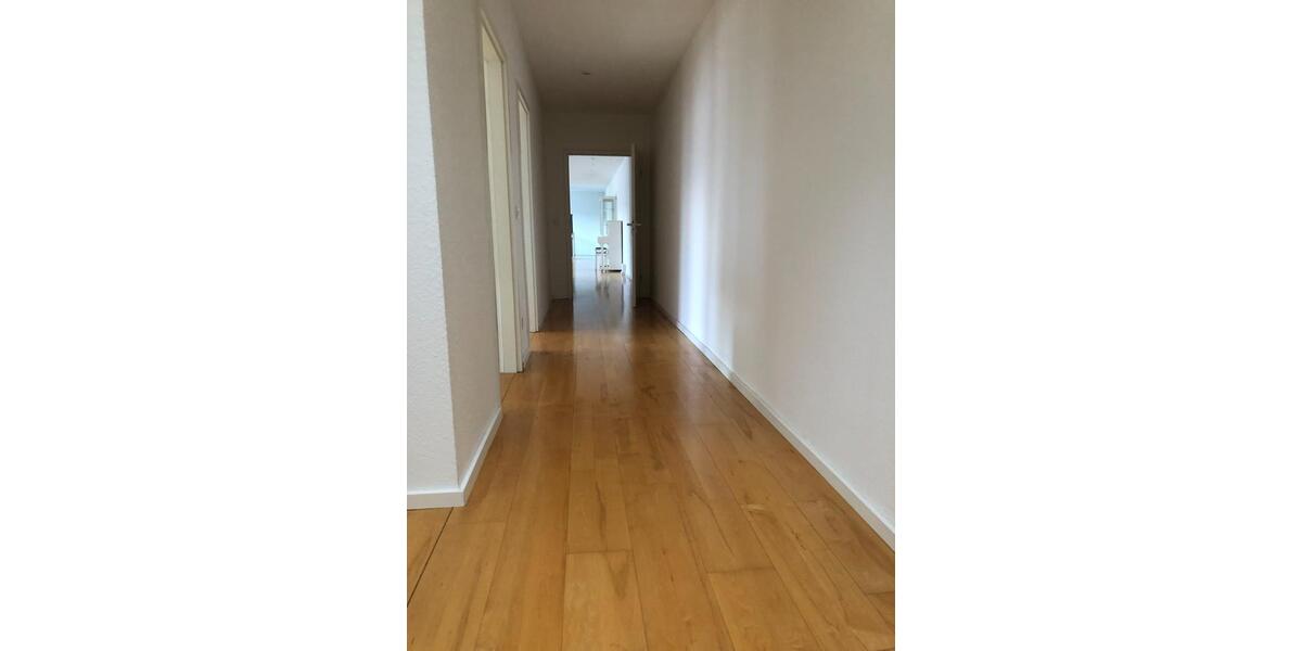 Etagenwohnung Langenhagen - 5 Zimmer, 185 m&sup2;, 1.950&euro; | Angebot:24594219