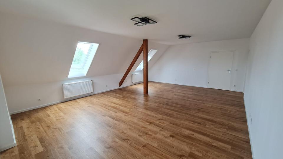 Dachgeschoßwohnung Laatzen - 2 Zimmer, 112 m&sup2;, 900&euro; | Angebot:25813815
