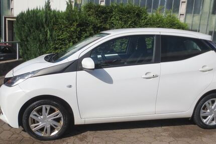 Toyota Aygo (X) 88.000 km 9.250 &euro; Hannover 30179