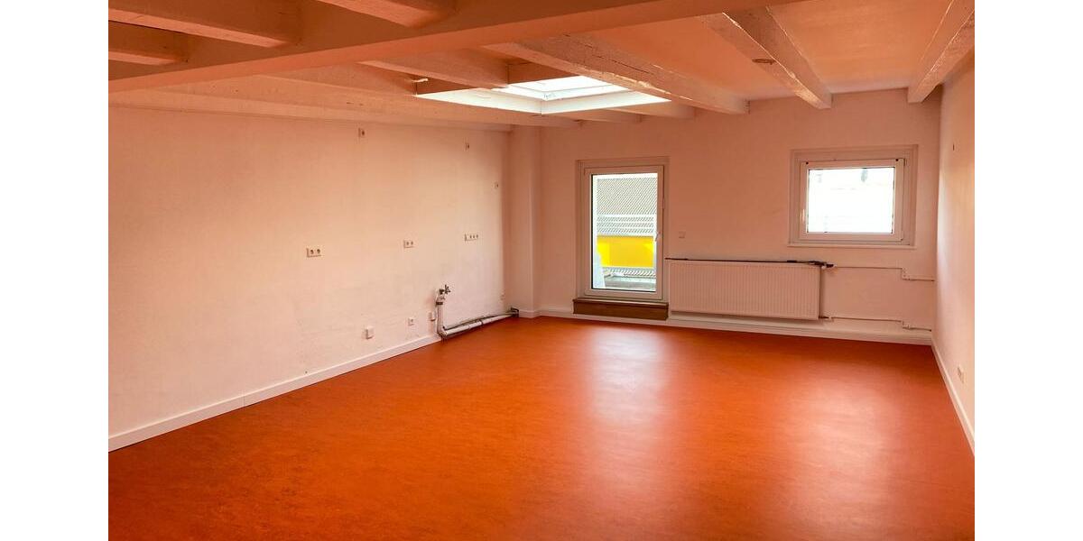 Dachgeschoßwohnung Hannover Vahrenwald-List - 10 Zimmer, 277 m&sup2;, 3.200&euro; | Angebot:26455818