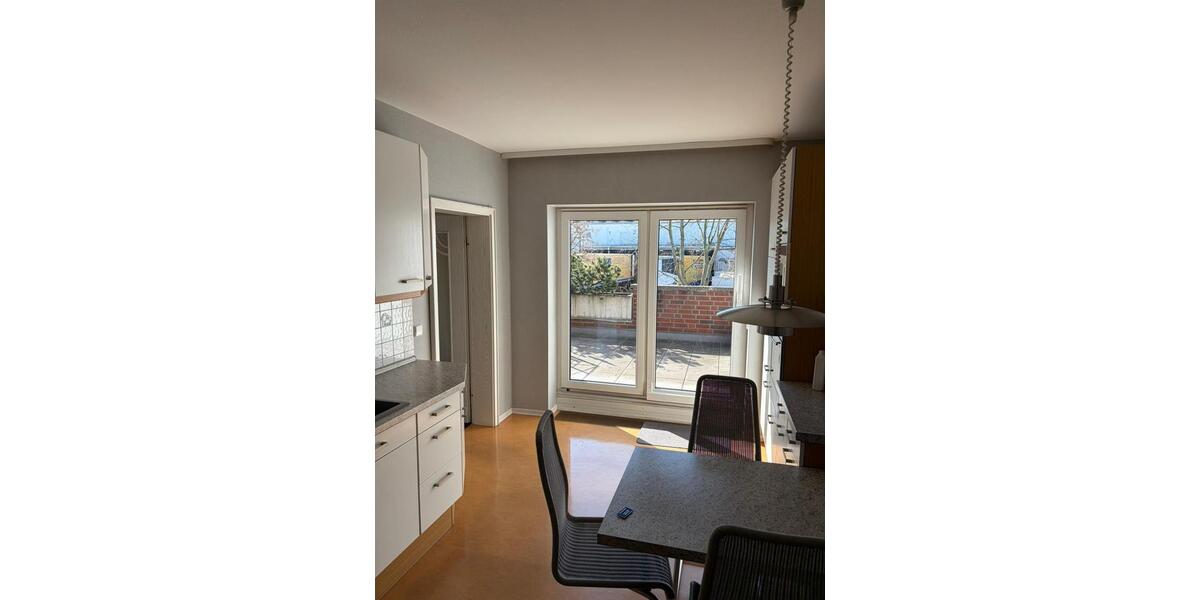 Etagenwohnung Garbsen Berenbostel - 7 Zimmer, 230 m&sup2;, 2.300&euro; | Angebot:25782516