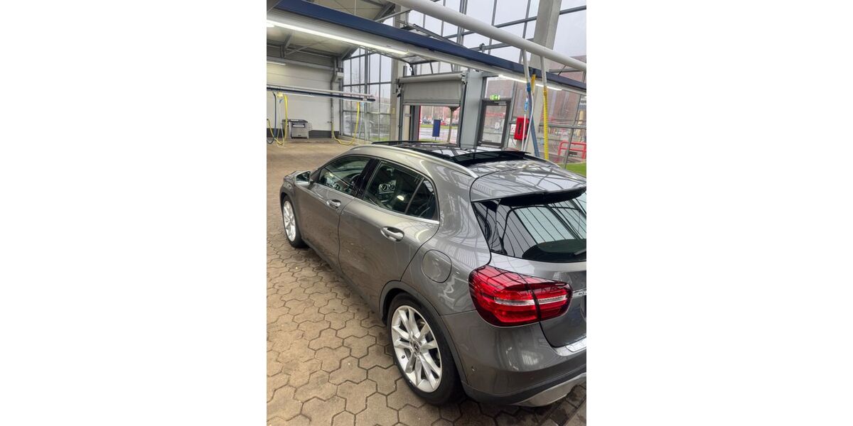 Mercedes-Benz GLA 200 90.000 km 22.500 &euro; Hannover 30419