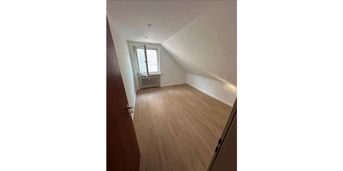 Dachgeschoßwohnung Seelze - 3 Zimmer, 75 m&sup2;, 800&euro; | Angebot:25088803