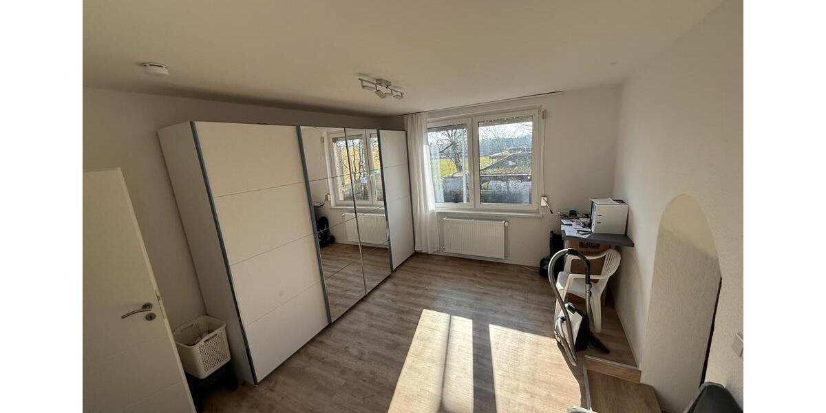 Etagenwohnung Hannover Herrenhausen-Stöcken - 3 Zimmer, 95 m&sup2;, 1.000&euro; | Angebot:25890647