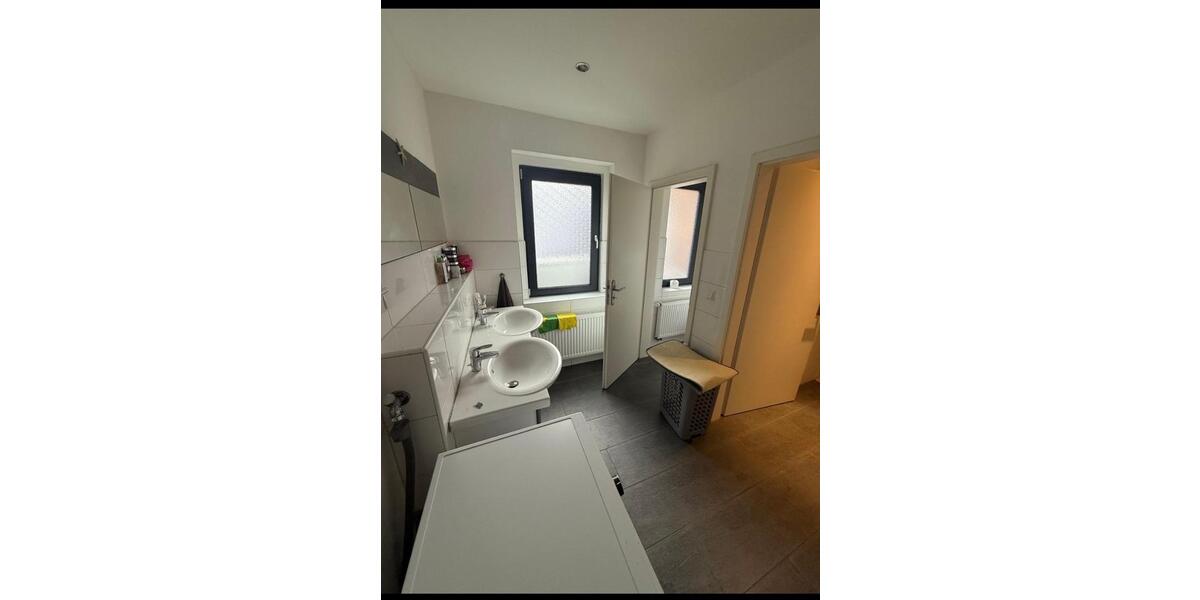 Etagenwohnung Hannover Herrenhausen-Stöcken - 3 Zimmer, 100 m&sup2;, 1.200&euro; | Angebot:25830114