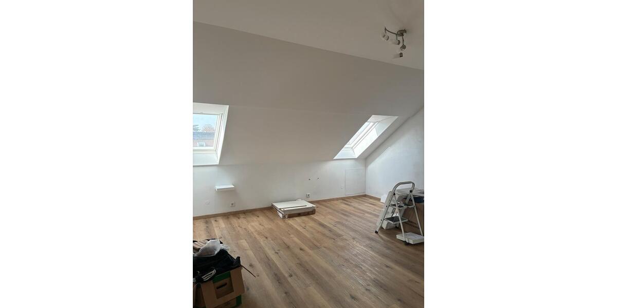 Dachgeschoßwohnung Seelze - 2.5 Zimmer, 72 m&sup2;, 930&euro; | Angebot:25405109