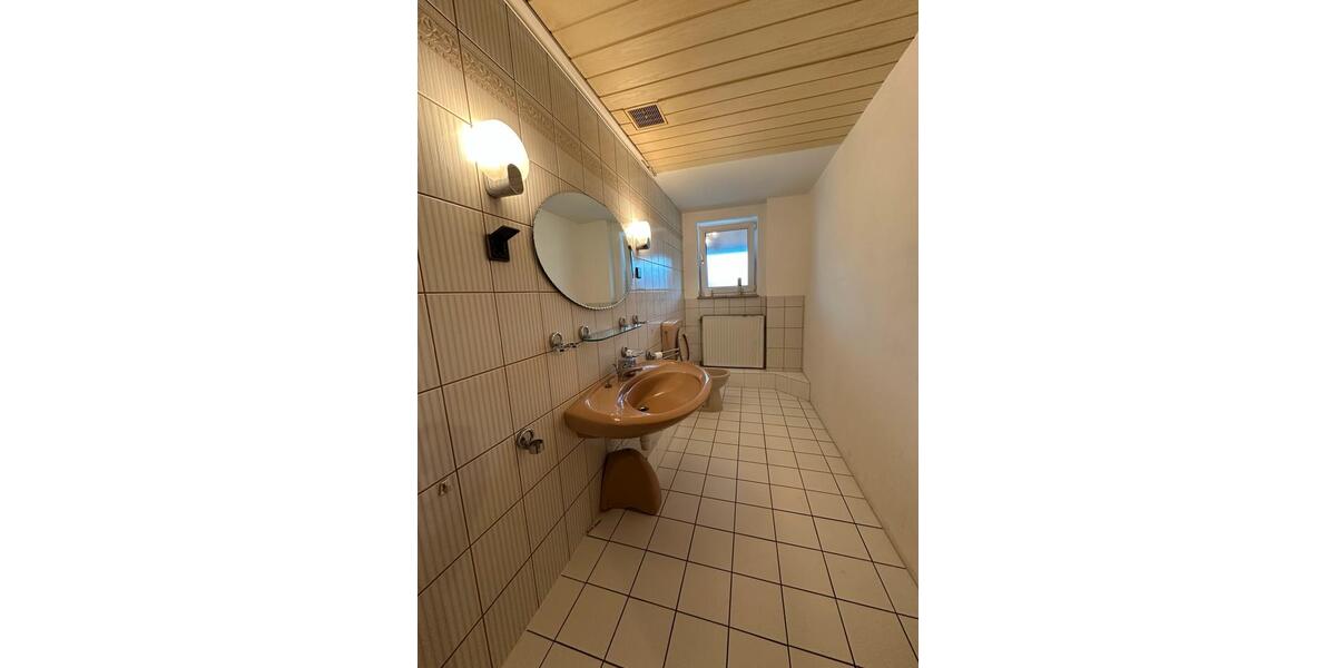 Erdgeschoßwohnung Seelze - 5 Zimmer, 140 m&sup2;, 1.480&euro; | Angebot:25711254