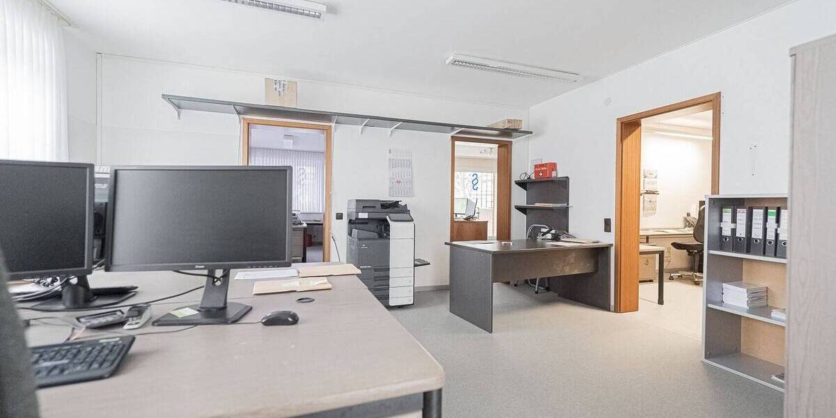 Gewerbeobjekt Barsinghausen - 4 Zimmer, 200 m&sup2;, 1.800&euro; | Angebot:25738566