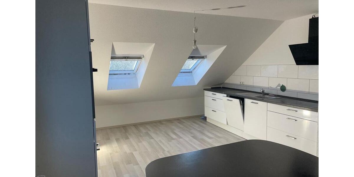 Dachgeschoßwohnung Hannover Herrenhausen-Stöcken - 4 Zimmer, 100 m&sup2;, 950&euro; | Angebot:26279030