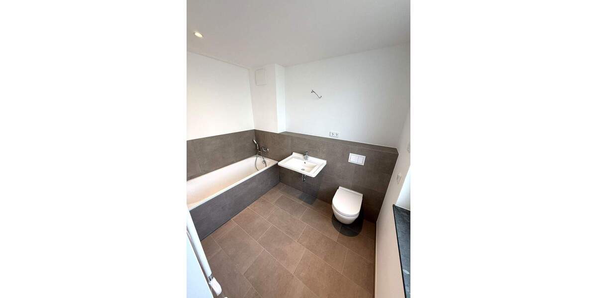 Etagenwohnung Hannover Vahrenwald - 4 Zimmer, 120 m&sup2;, 1.990&euro; | Angebot:26584385