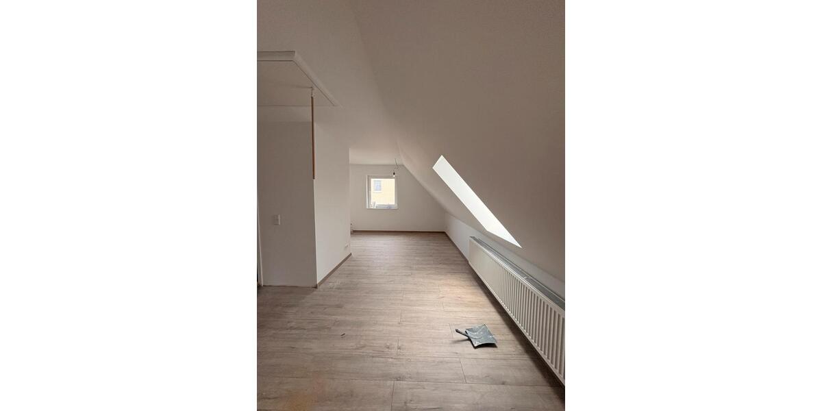 Dachgeschoßwohnung Laatzen - 3 Zimmer, 69 m&sup2;, 900&euro; | Angebot:25943325