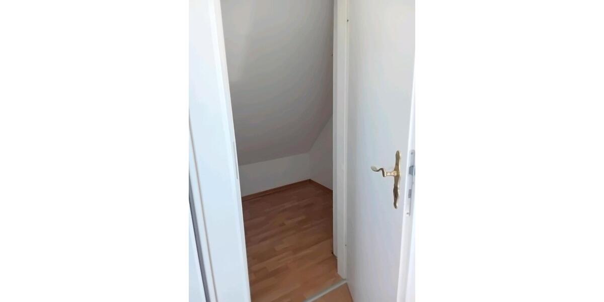 Dachgeschoßwohnung Neustadt am Rübenberge - 3.5 Zimmer, 120 m&sup2;, 1.100&euro; | Angebot:25613357