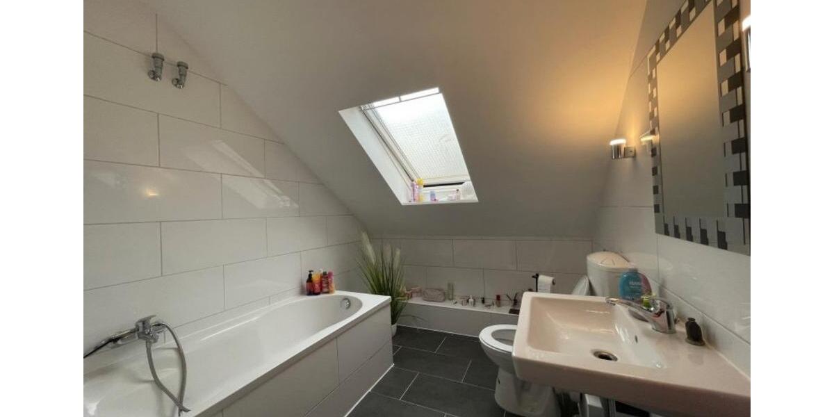 Dachgeschoßwohnung Seelze - 3 Zimmer, 82 m&sup2;, 850&euro; | Angebot:26446937