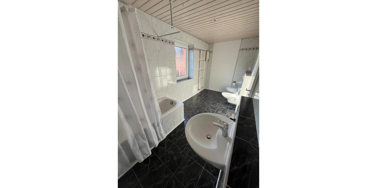 Etagenwohnung Barsinghausen - 3 Zimmer, 100 m&sup2;, 900&euro; | Angebot:25320534