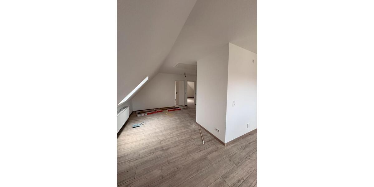Dachgeschoßwohnung Laatzen - 3 Zimmer, 69 m&sup2;, 900&euro; | Angebot:25943325