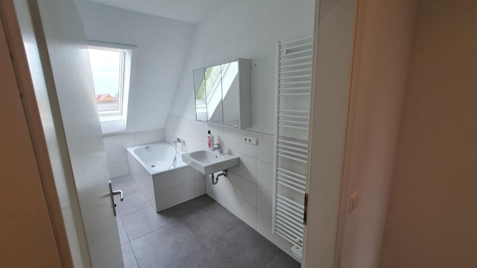 Dachgeschoßwohnung Laatzen - 2 Zimmer, 112 m&sup2;, 900&euro; | Angebot:25813815