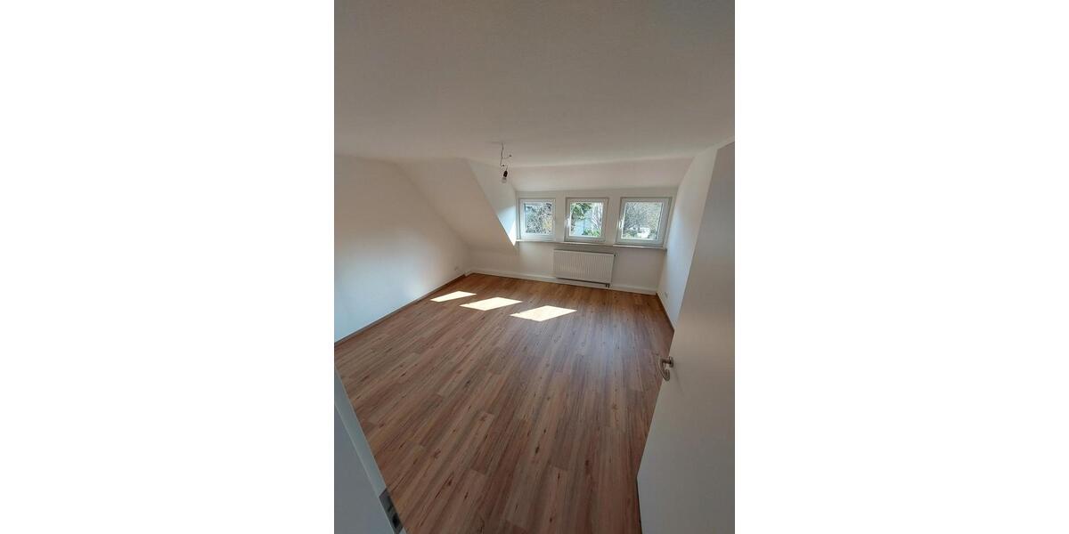 Dachgeschoßwohnung Sarstedt - 3 Zimmer, 57 m&sup2;, 684&euro; | Angebot:25907116