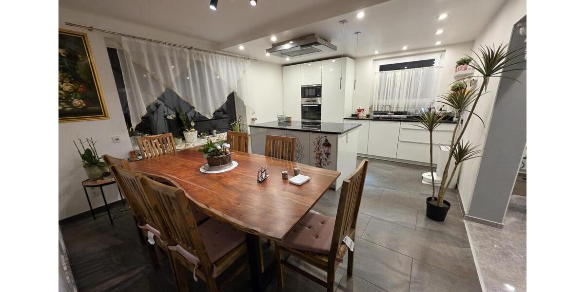 Erdgeschoßwohnung Hannover Linden-Limmer - 3 Zimmer, 130 m&sup2;, 1.500&euro; | Angebot:25925800