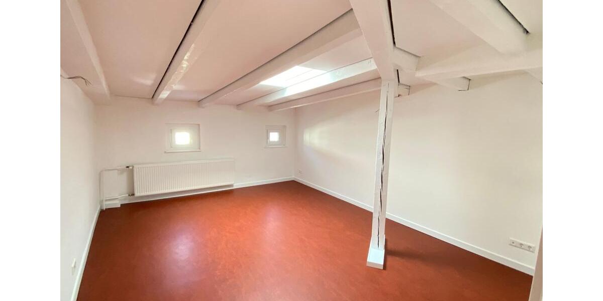 Dachgeschoßwohnung Hannover Vahrenwald-List - 10 Zimmer, 277 m&sup2;, 3.200&euro; | Angebot:26455818