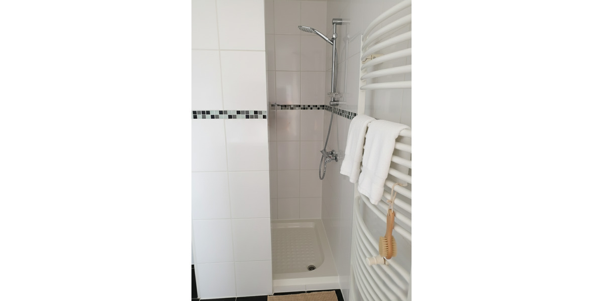 Etagenwohnung Hannover Vahrenwald-List - 2 Zimmer, 77 m&sup2;, 1.110&euro; | Angebot:25645503