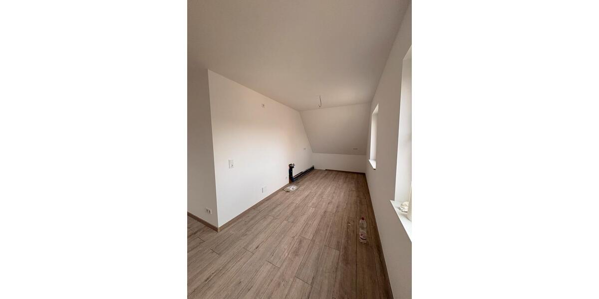 Dachgeschoßwohnung Laatzen - 3 Zimmer, 69 m&sup2;, 900&euro; | Angebot:25943325