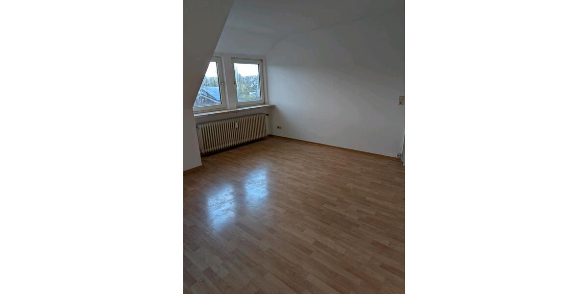 Dachgeschoßwohnung Springe - 3 Zimmer, 60 m&sup2;, 500&euro; | Angebot:25929332
