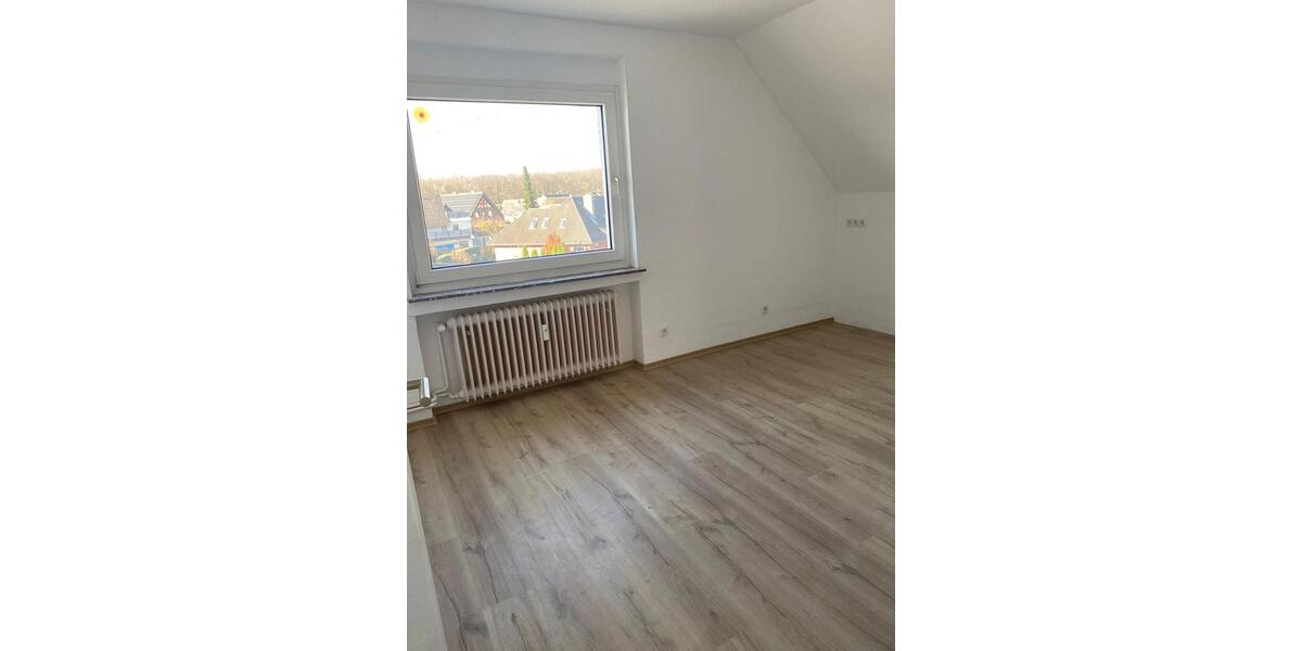 Dachgeschoßwohnung Lehrte - 3 Zimmer, 78 m&sup2;, 830&euro; | Angebot:25613292