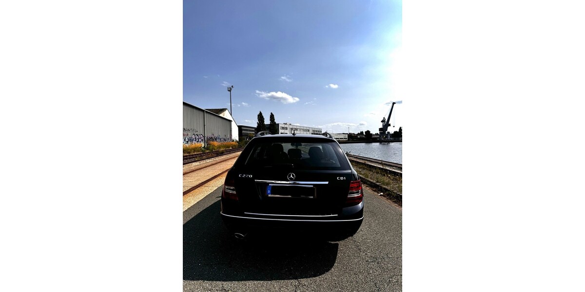 Mercedes-Benz 220 261.498 km 8.500 &euro; Hannover 30159