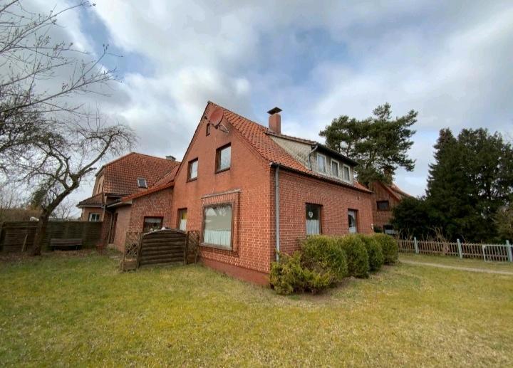 Doppelhaushälfte Burgwedel - 5 Zimmer, 100 m&sup2;, 250.000&euro; | Angebot:24745463