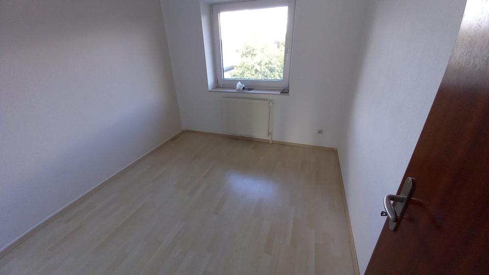 Etagenwohnung Lehrte - 5 Zimmer, 105 m&sup2;, 890&euro; | Angebot:21434317