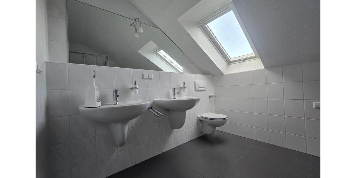 Dachgeschoßwohnung Ronnenberg - 3 Zimmer, 97 m&sup2;, 900&euro; | Angebot:25674744