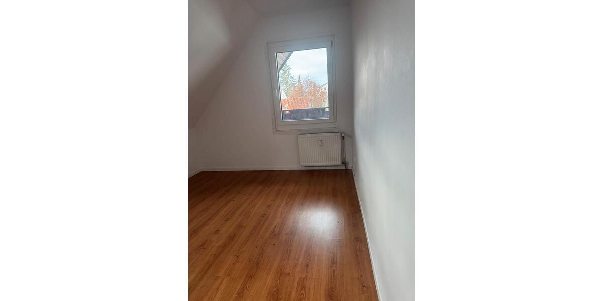 Dachgeschoßwohnung Langenhagen - 3 Zimmer, 61 m&sup2;, 750&euro; | Angebot:25249085