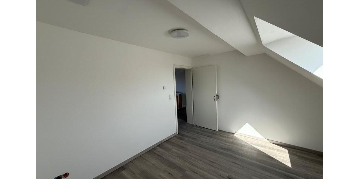 Dachgeschoßwohnung Ronnenberg - 2.5 Zimmer, 55 m&sup2;, 745&euro; | Angebot:25937153