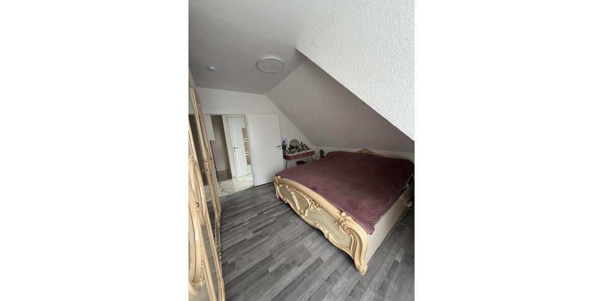 Dachgeschoßwohnung Stadthagen - 3 Zimmer, 100 m&sup2;, 1.000&euro; | Angebot:26671625