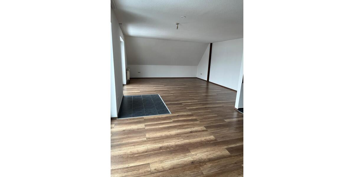 Etagenwohnung Lehrte - 3 Zimmer, 94 m&sup2;, 1.150&euro; | Angebot:24838965