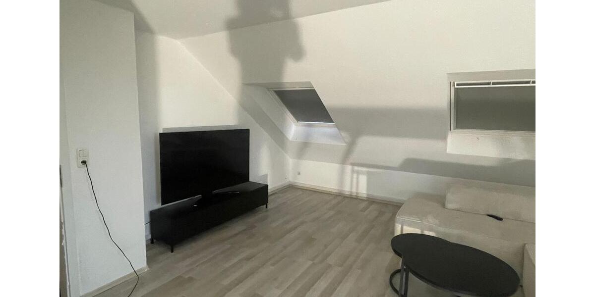 Dachgeschoßwohnung Hannover Herrenhausen-Stöcken - 4 Zimmer, 100 m&sup2;, 1.250&euro; | Angebot:25959114