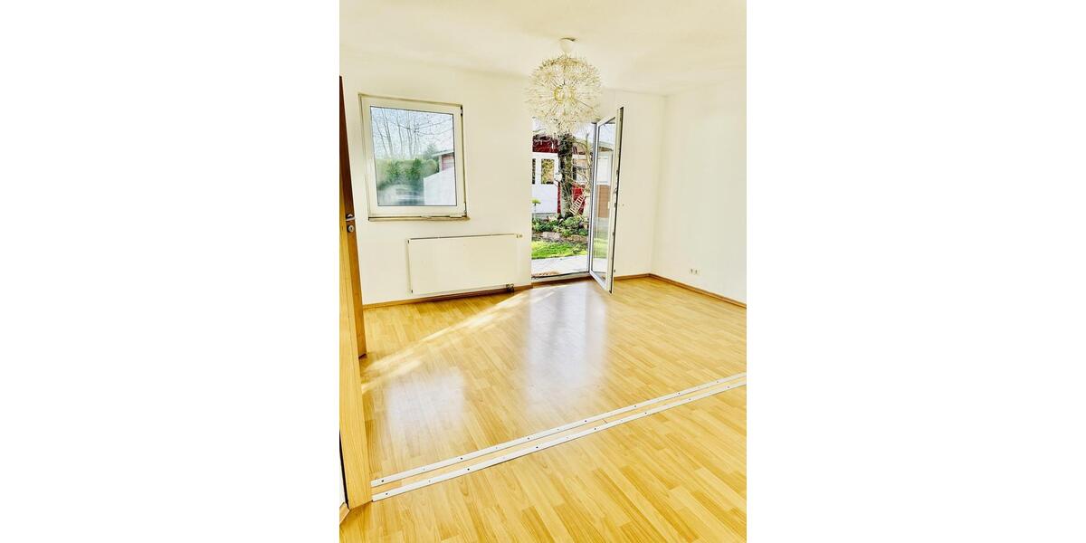Etagenwohnung Isernhagen - 6 Zimmer, 255 m&sup2;, 2.500&euro; | Angebot:25381857