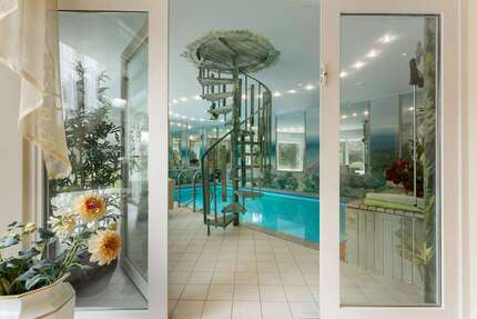 Haus Burgwedel - 8 Zimmer, 417 m&sup2;, 1.690.000&euro; | Angebot:25083007