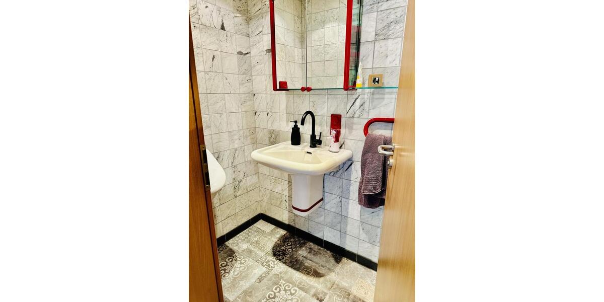 Etagenwohnung Isernhagen - 6 Zimmer, 255 m&sup2;, 2.500&euro; | Angebot:25381857