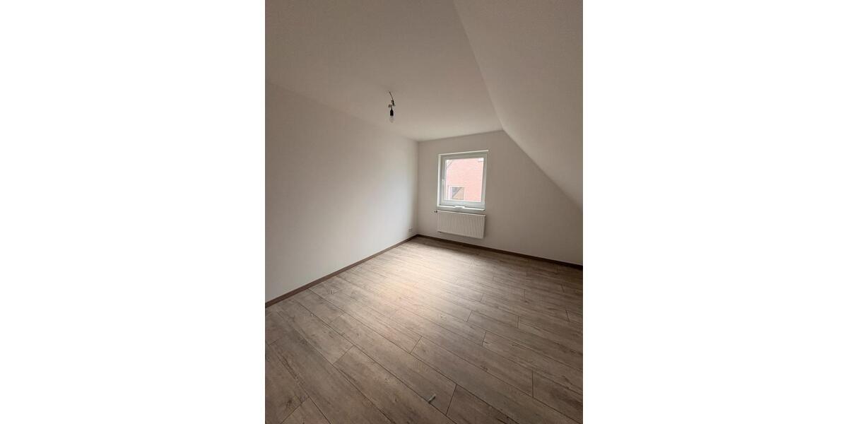 Dachgeschoßwohnung Laatzen - 3 Zimmer, 69 m&sup2;, 900&euro; | Angebot:25943325